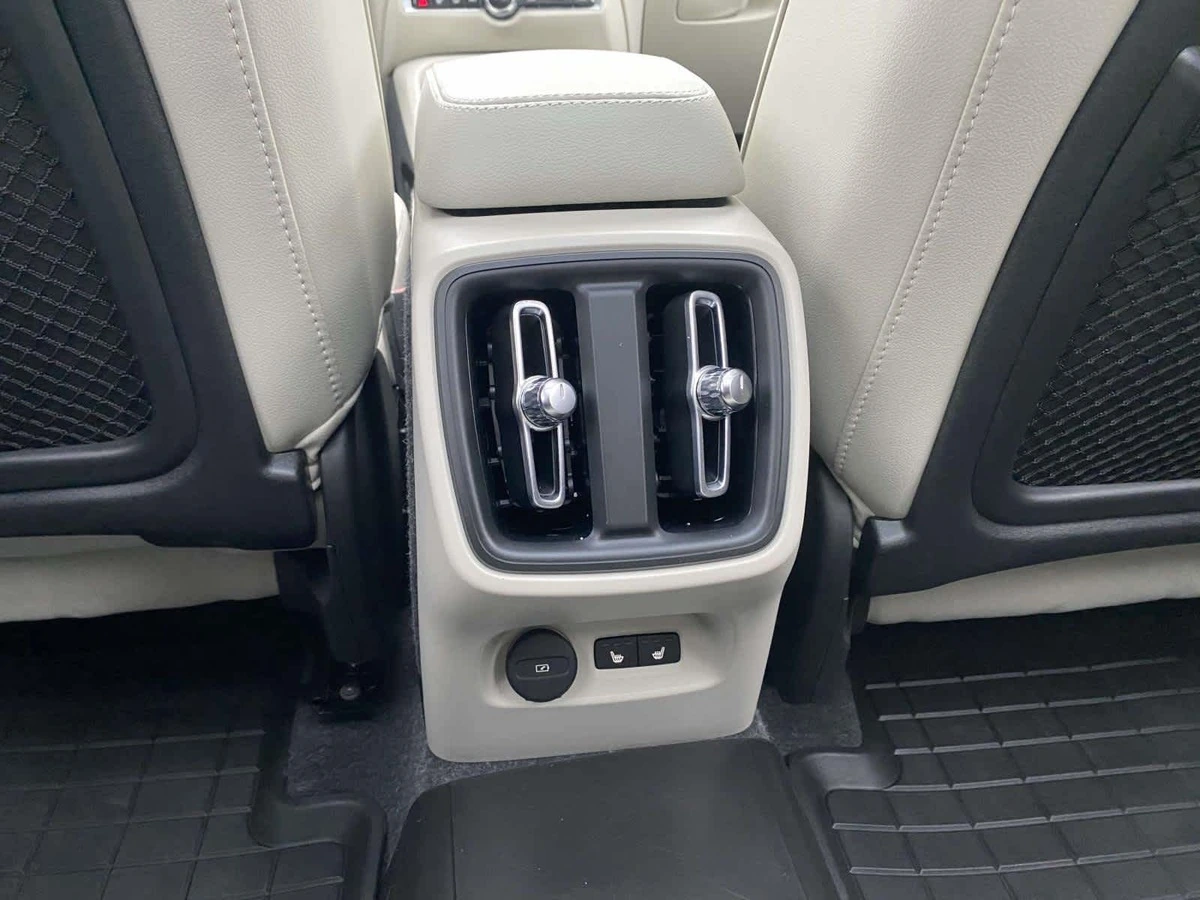2024 Volvo - image 24