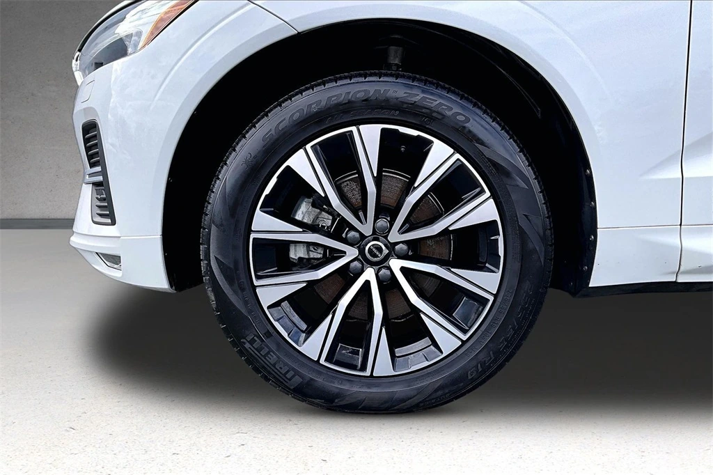 2023 Volvo - image 33