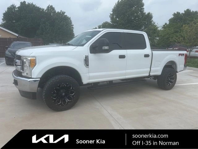 2017 Ford F-250 XL 4x4 Crew Cab 6-3/4' Box's photo
