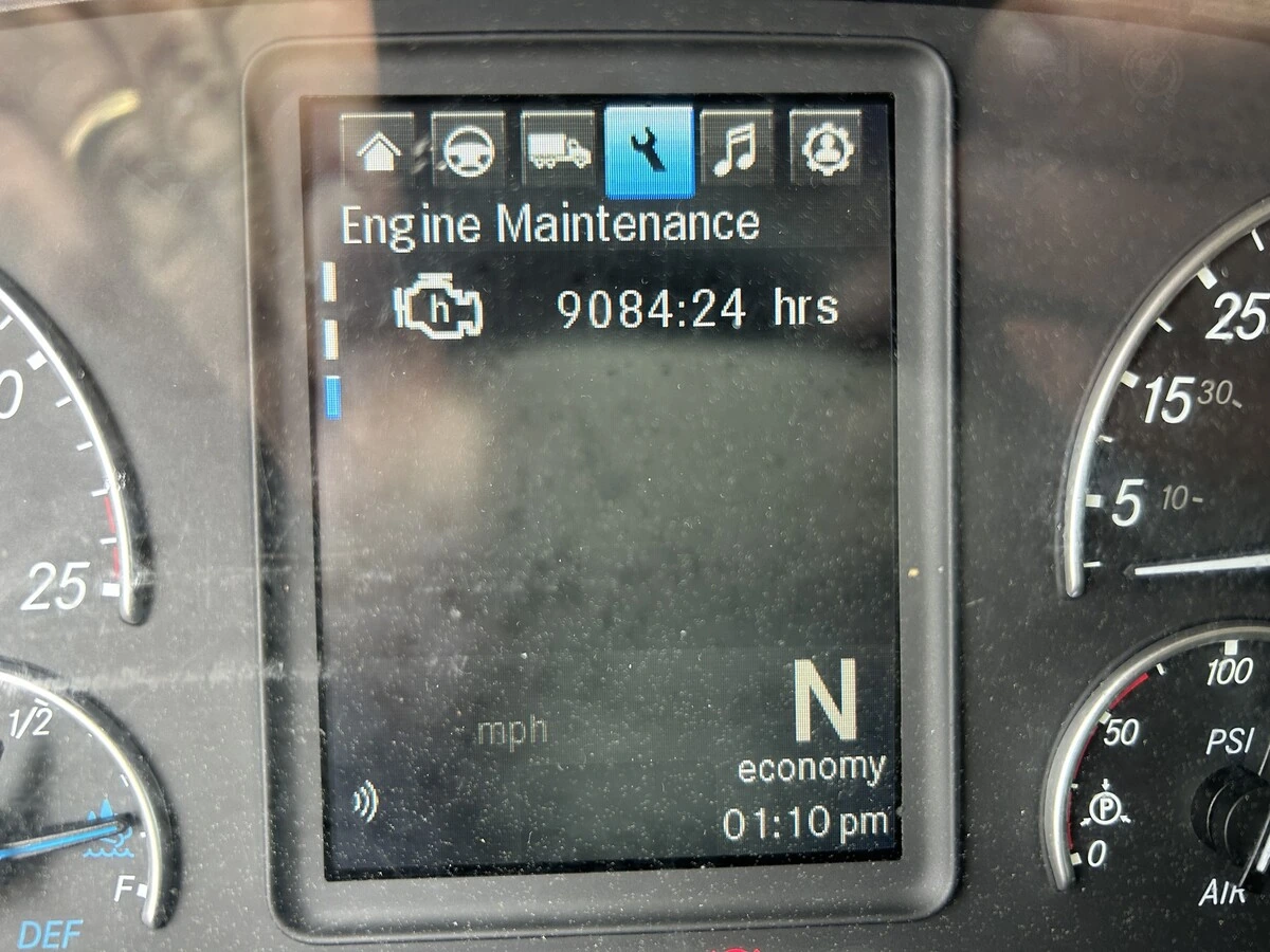 2022 Freightliner Cascadia - image 23