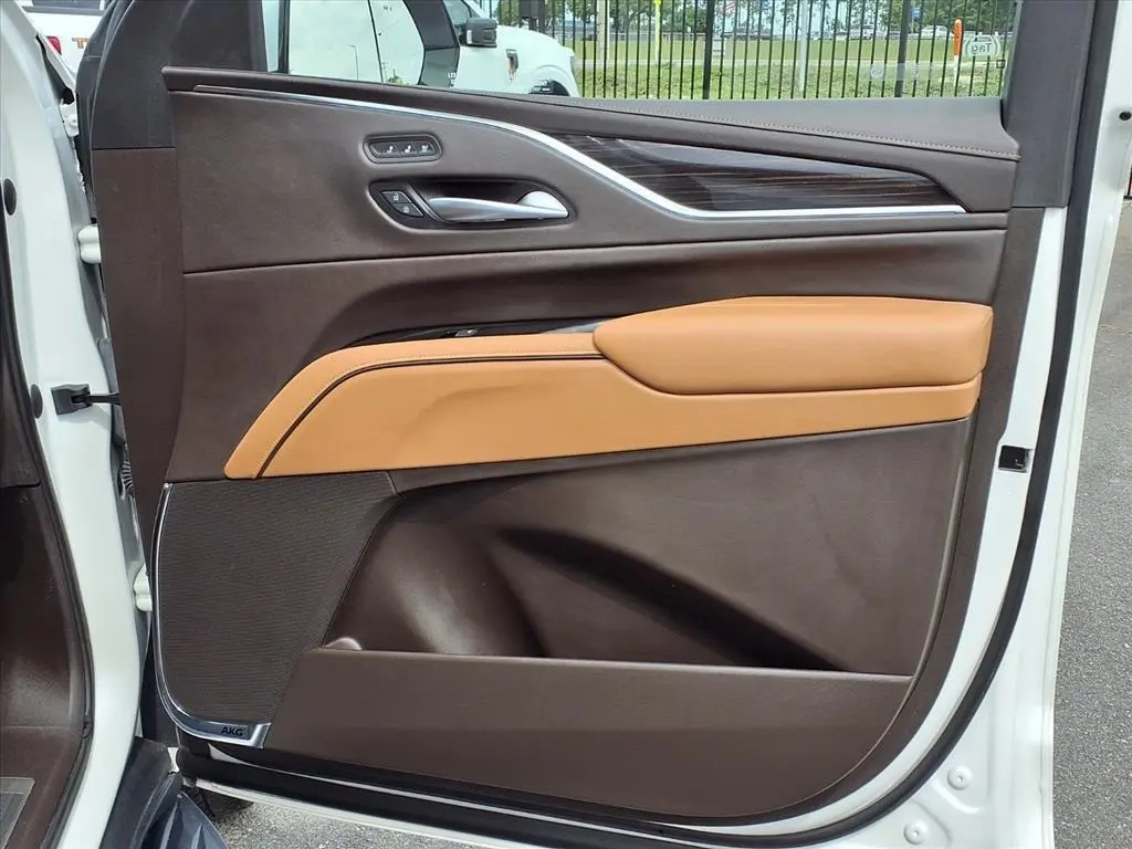 2023 Cadillac Escalade Premium Luxury photo 12