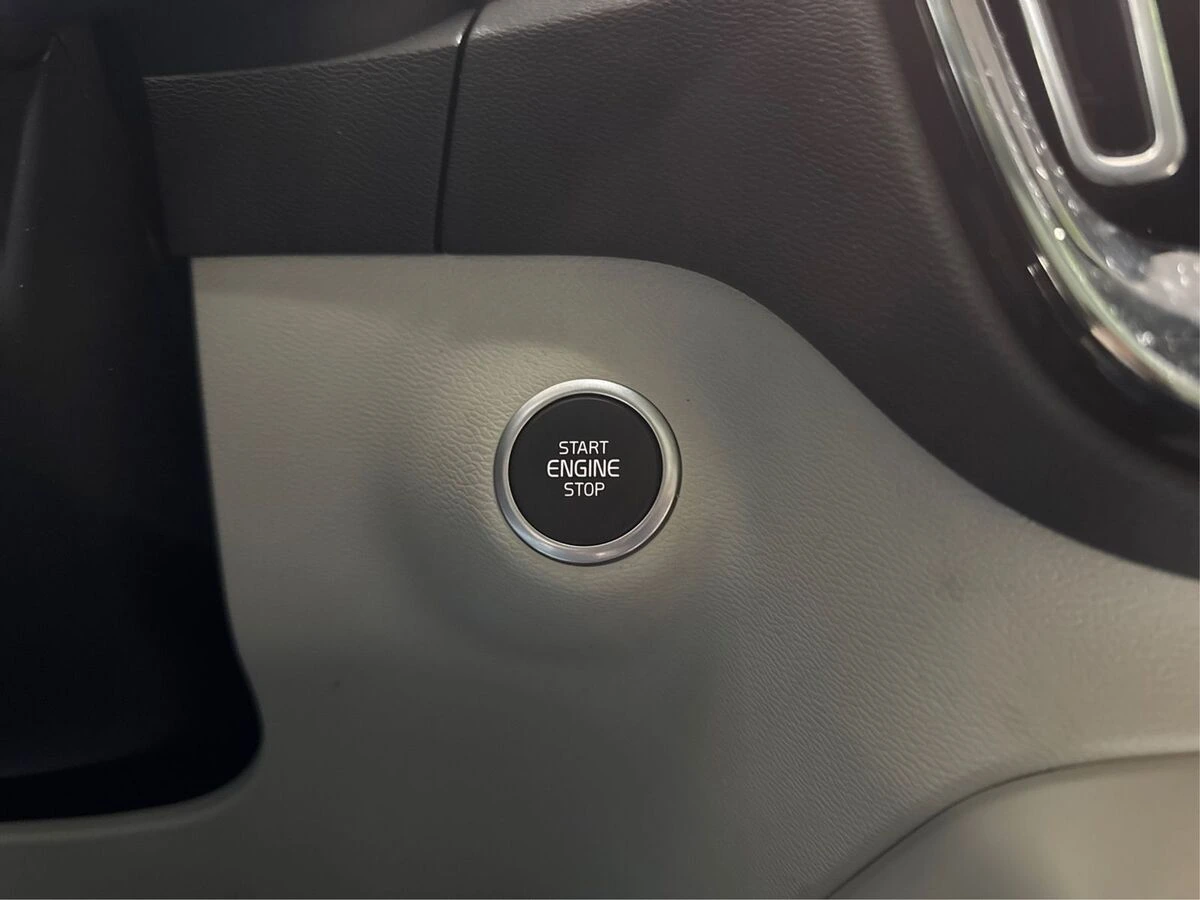 2021 Volvo - image 26