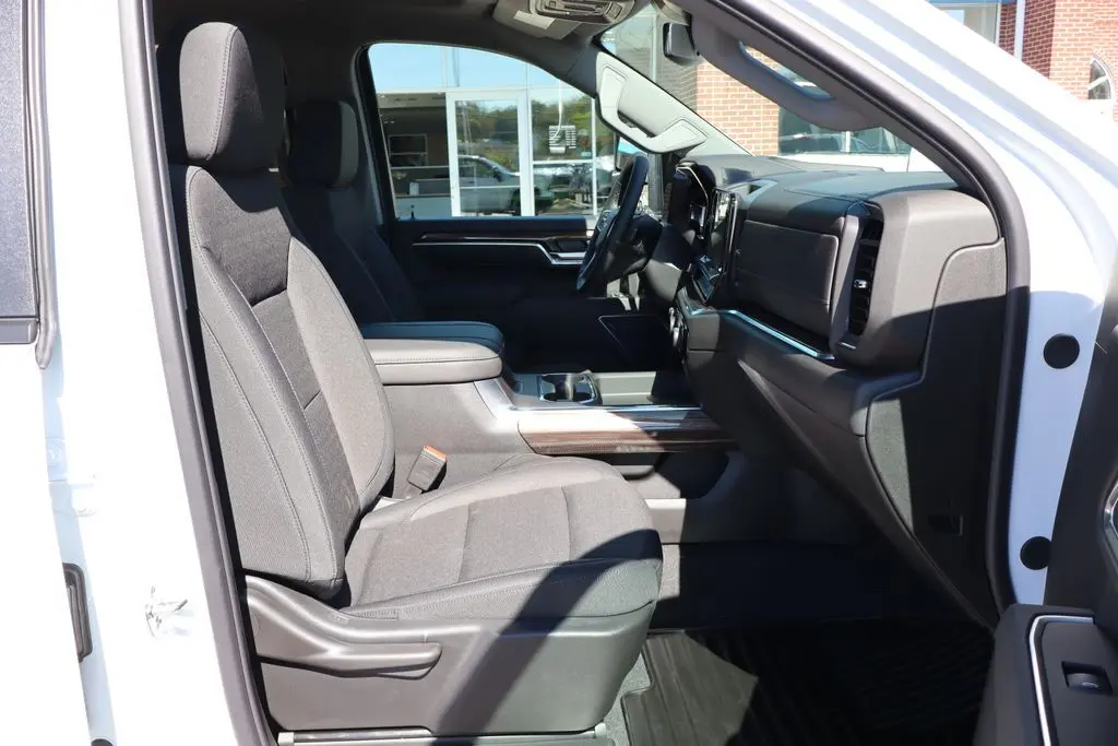 2026 Chevrolet Silverado LT photo 43