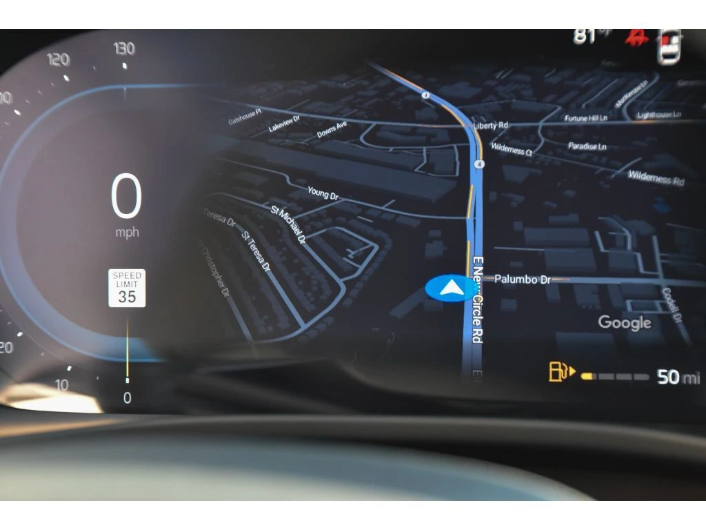 2025 Volvo - image 18