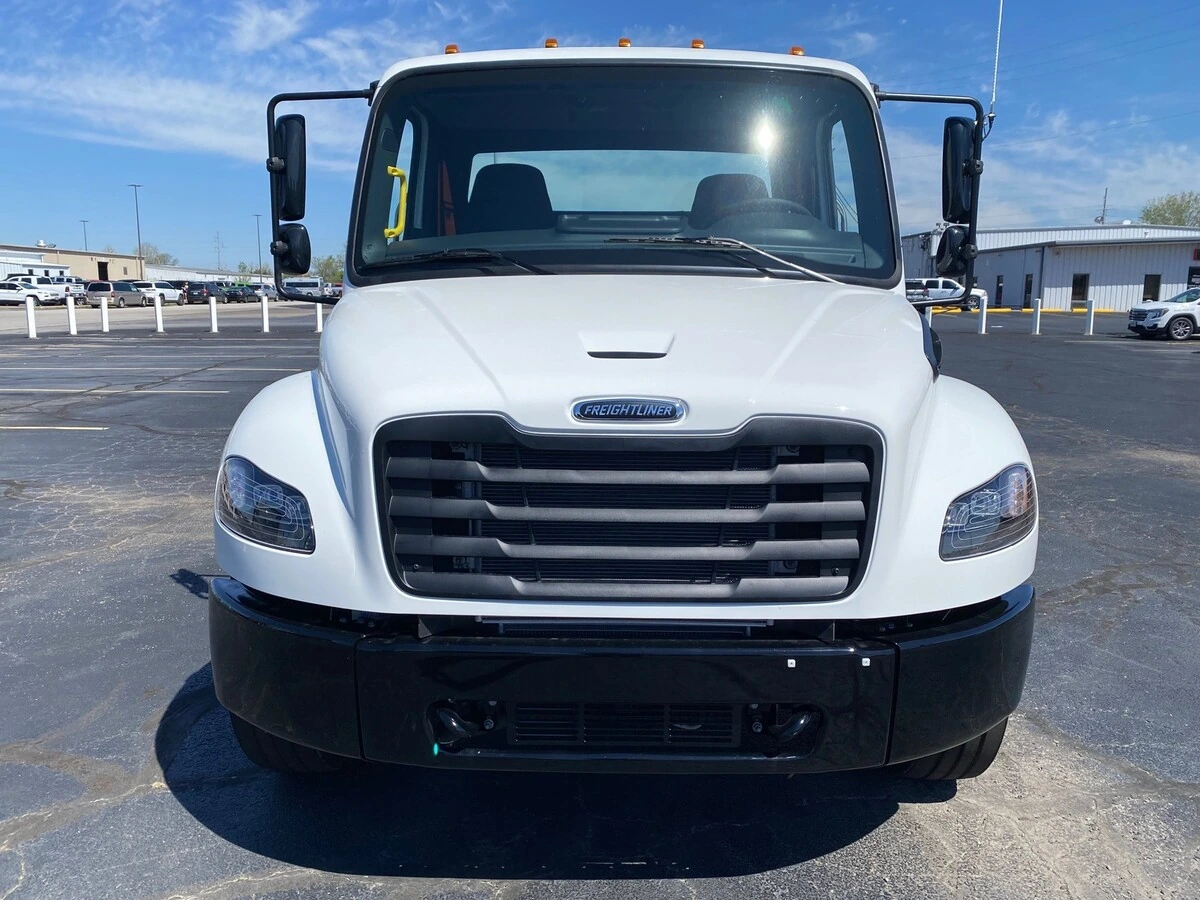 2027 Freightliner M2 106 - image 10