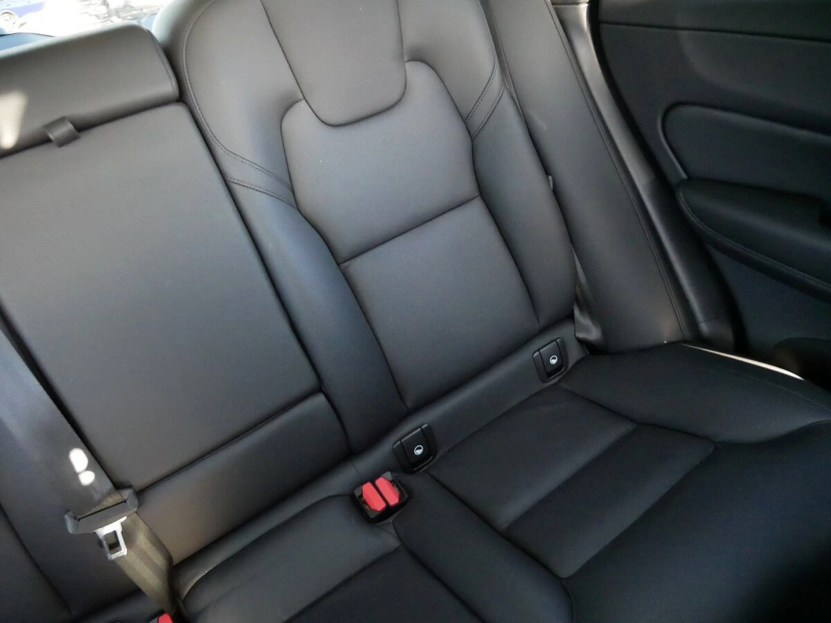 2025 Volvo - image 14