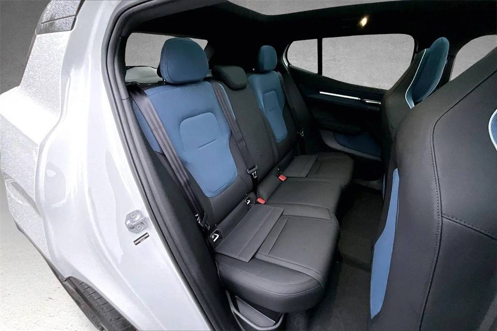 2026 Volvo - image 10