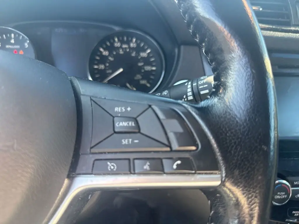 2020 Nissan Rogue SV photo 26