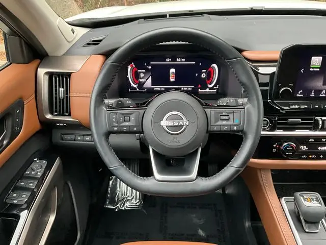 2023 Nissan Pathfinder Platinum photo 4