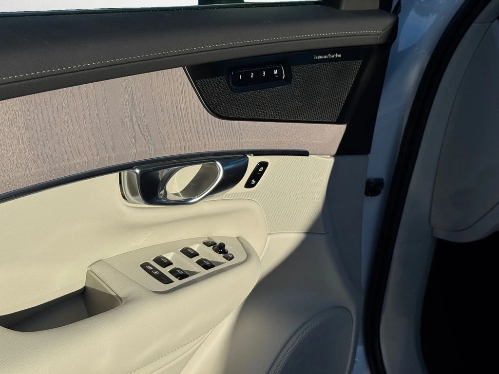 2026 Volvo - image 13