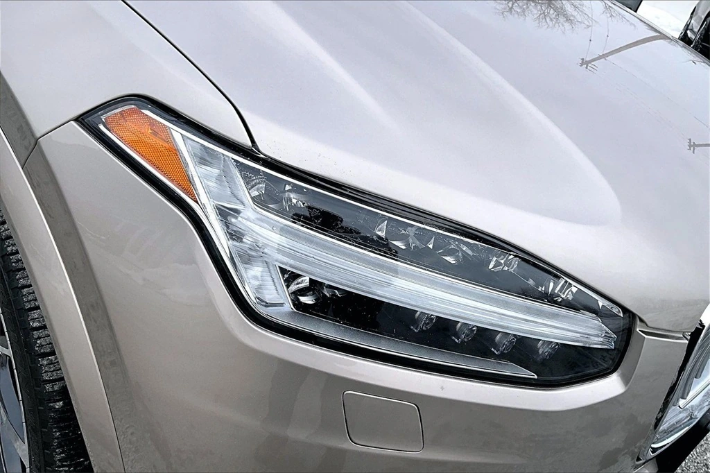 2023 Volvo - image 33