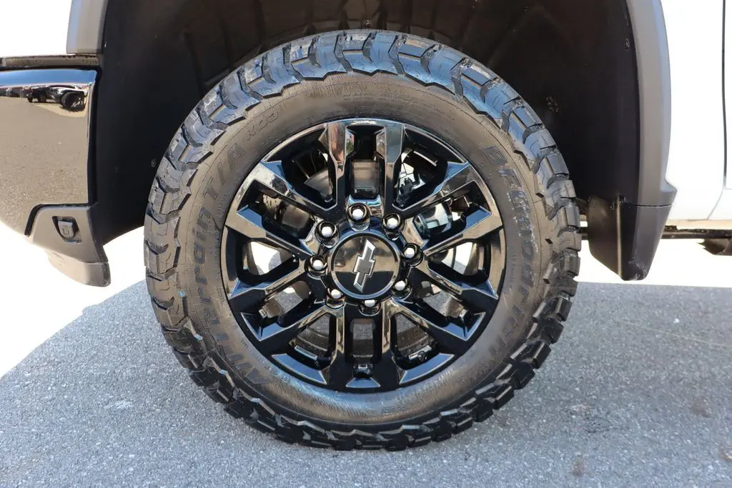 2026 Chevrolet Silverado LT photo 25