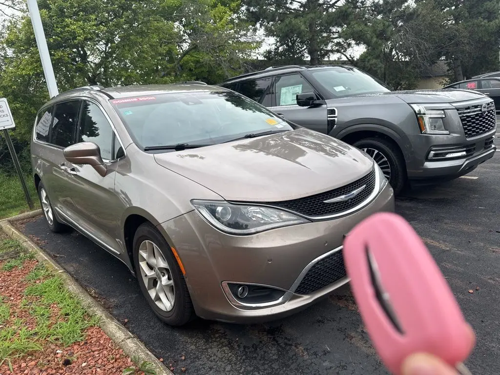 Used 2017 Chrysler Pacifica Touring-L Plus with VIN 2C4RC1EG7HR559685 for sale in Hilliard, OH