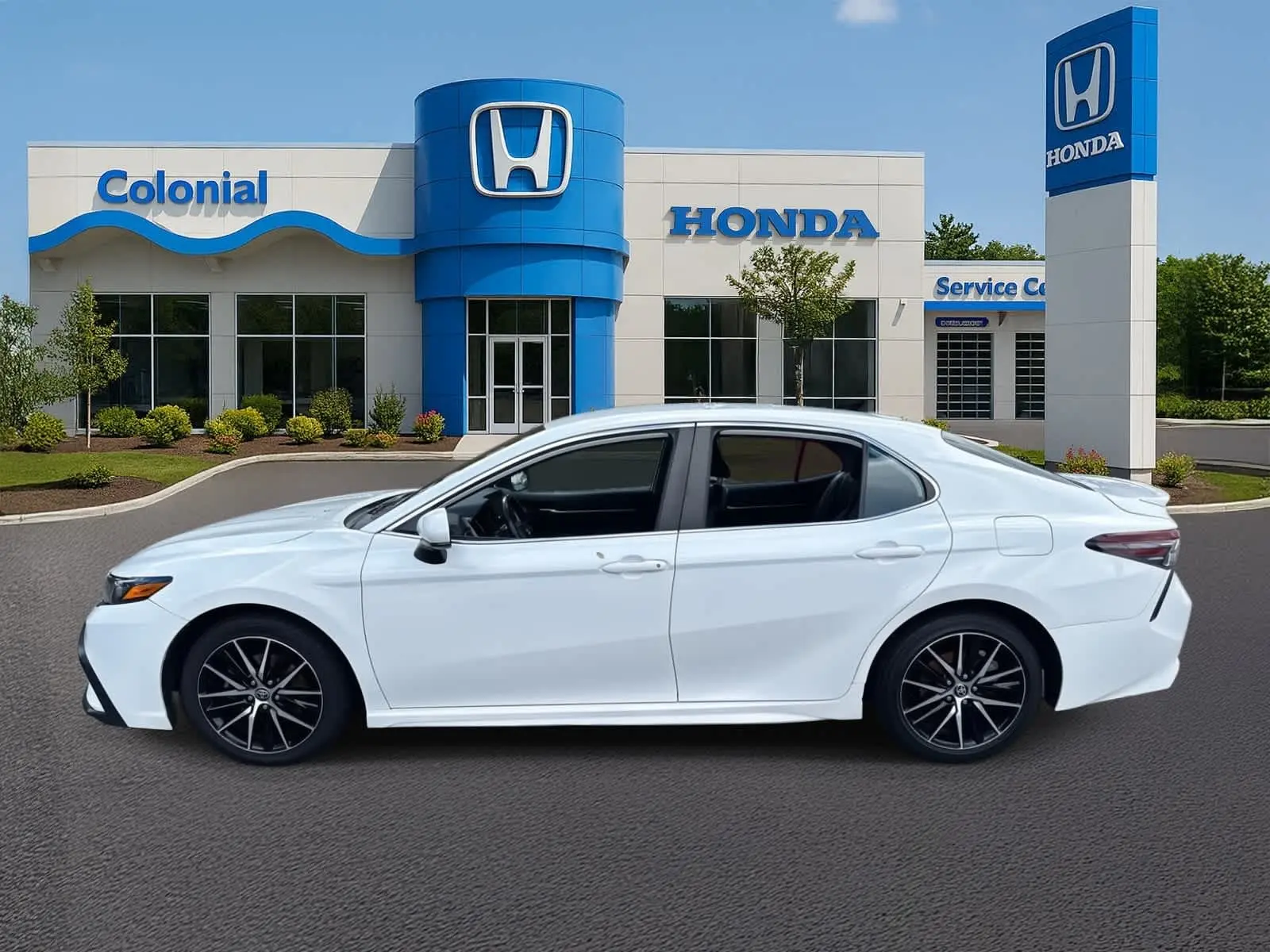 2021 Toyota Camry SE photo 3