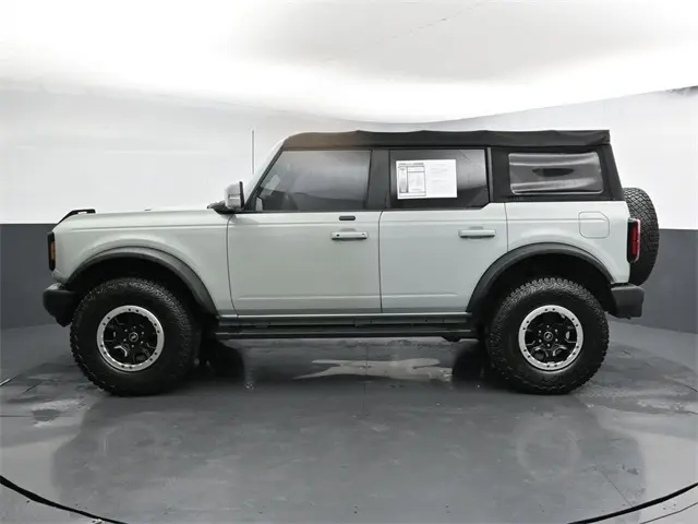 2021 Ford Bronco Outer Banks photo 4