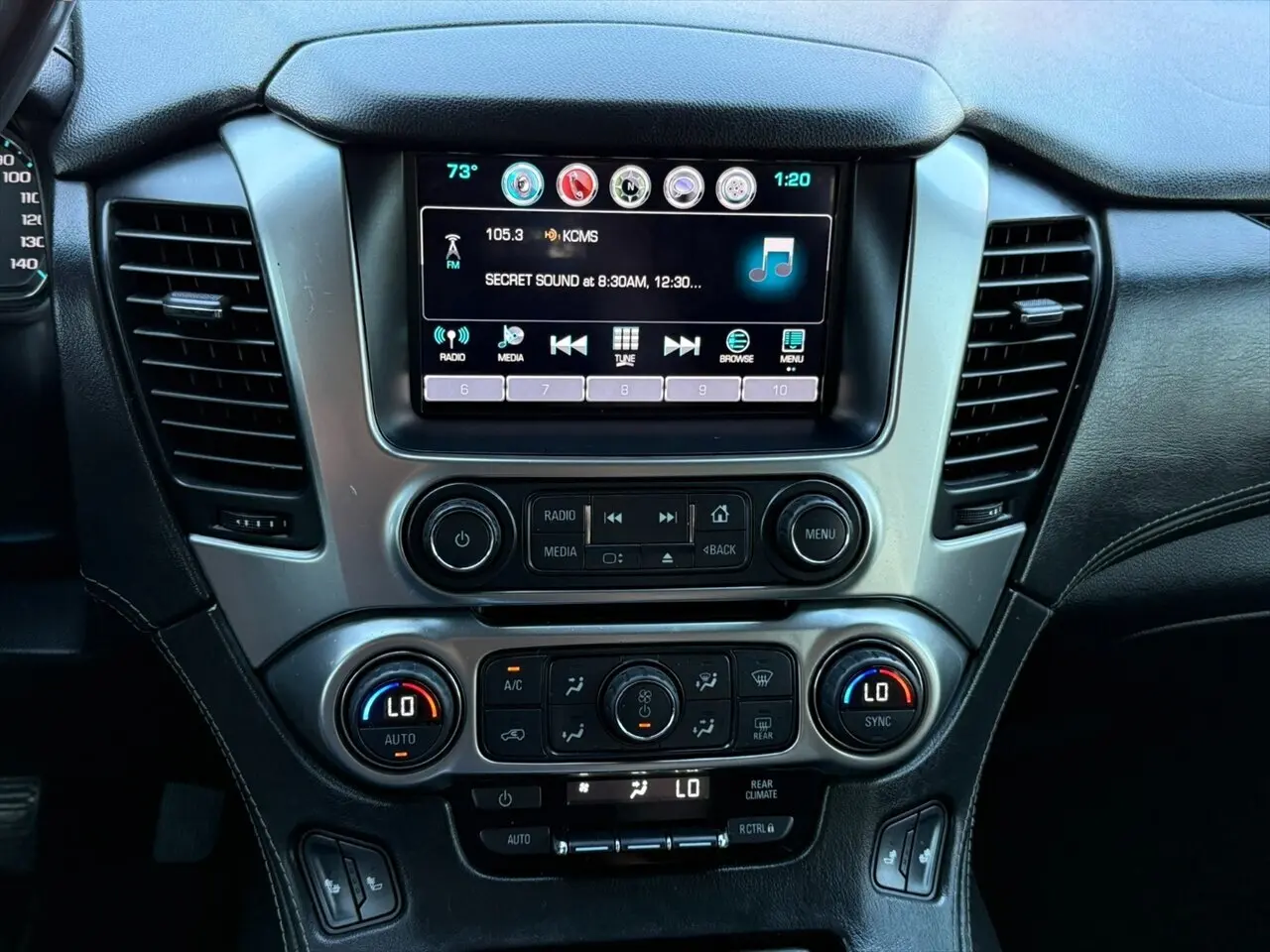 2016 Chevrolet Suburban LT photo 14