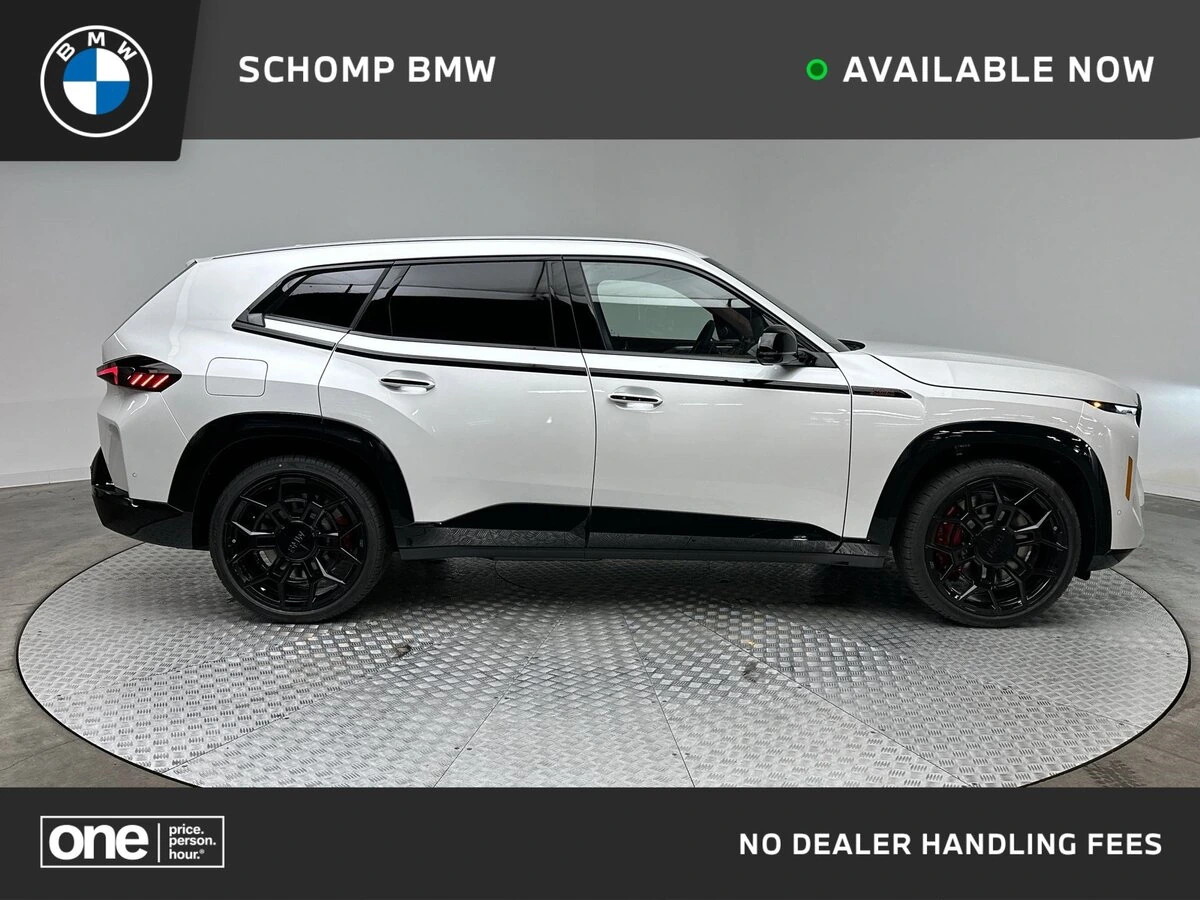 2026 BMW XM Base's photo