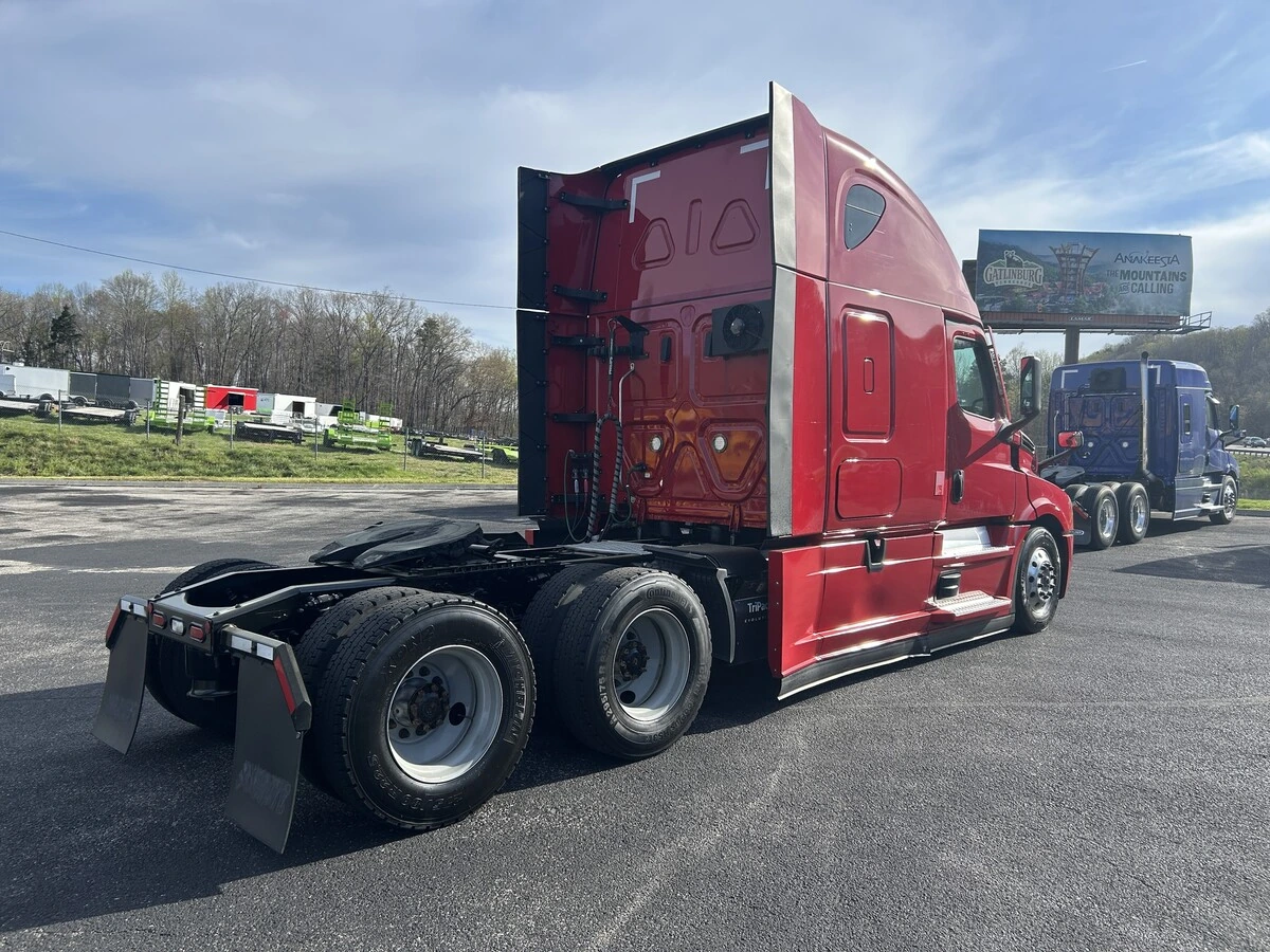 2023 Freightliner Cascadia - image 5