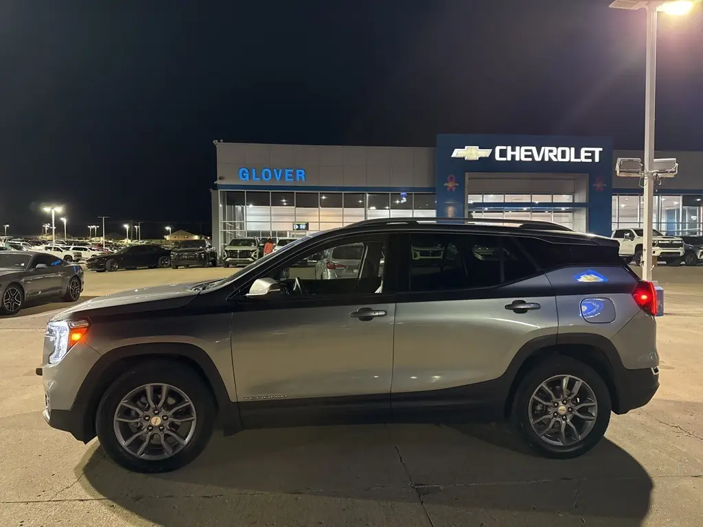 2024 GMC Terrain SLT's photo