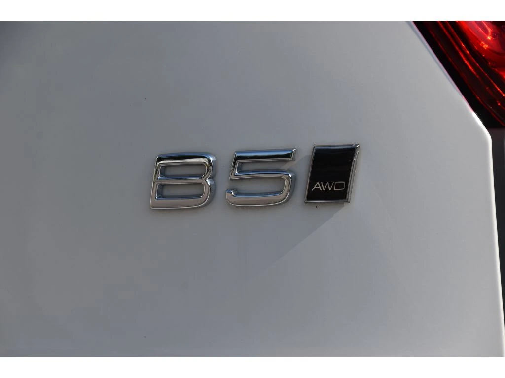 2025 Volvo - image 29