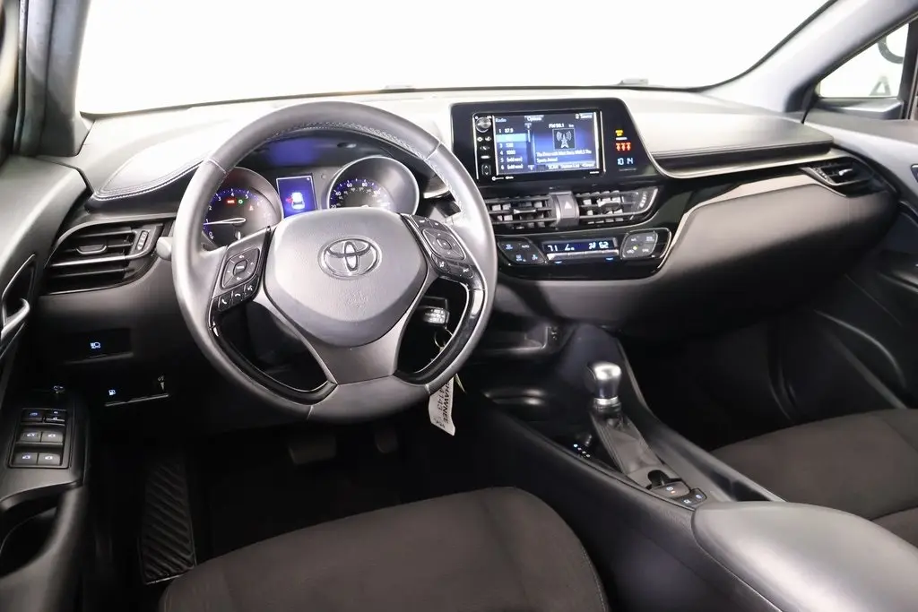 2018 Toyota C-HR XLE photo 2