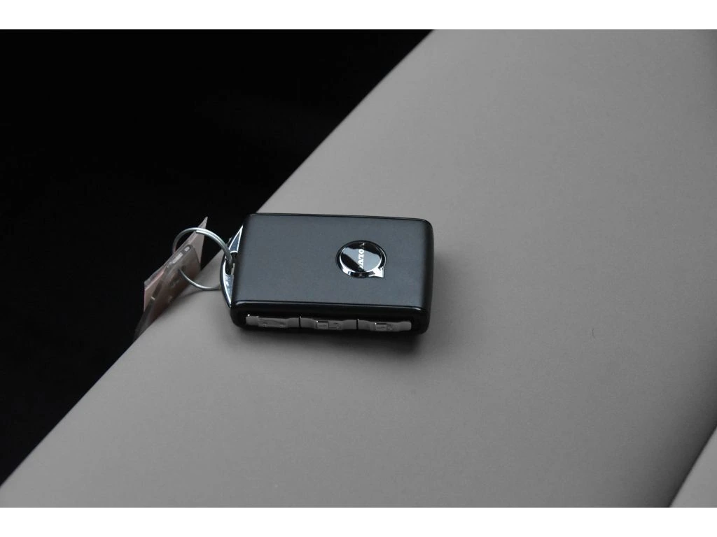 2026 Volvo - image 38