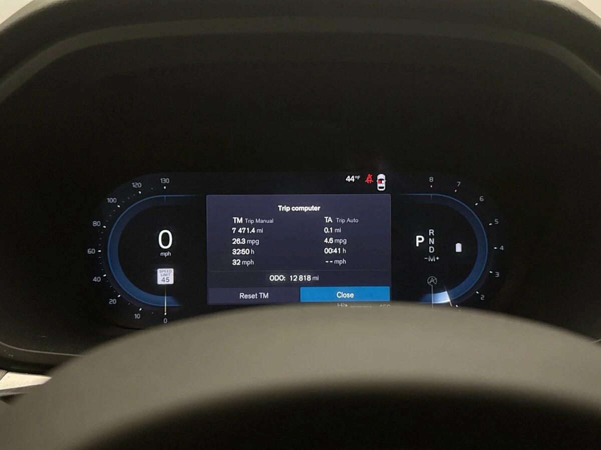 2025 Volvo - image 9