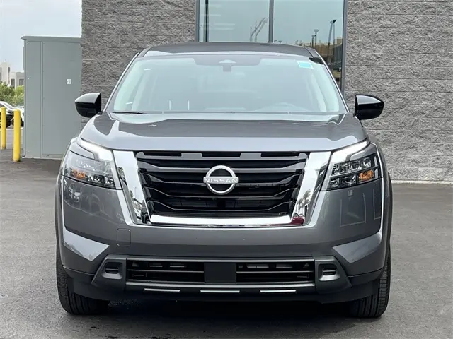 2025 Nissan Pathfinder S photo 9