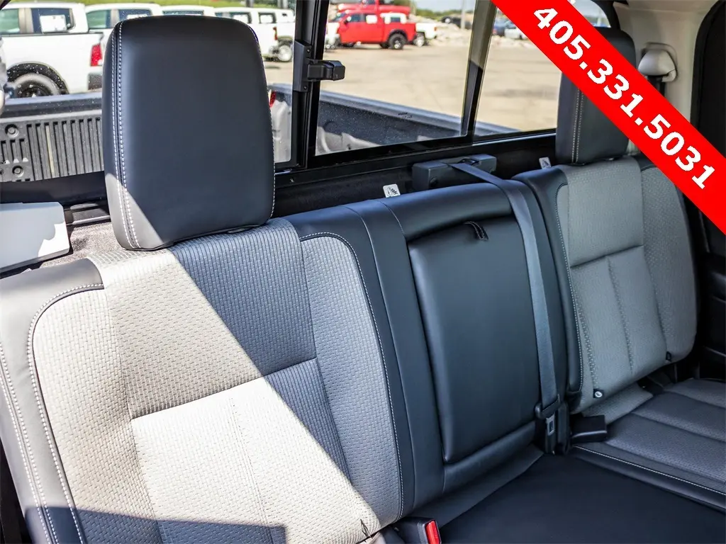 2021 Nissan Titan S photo 11