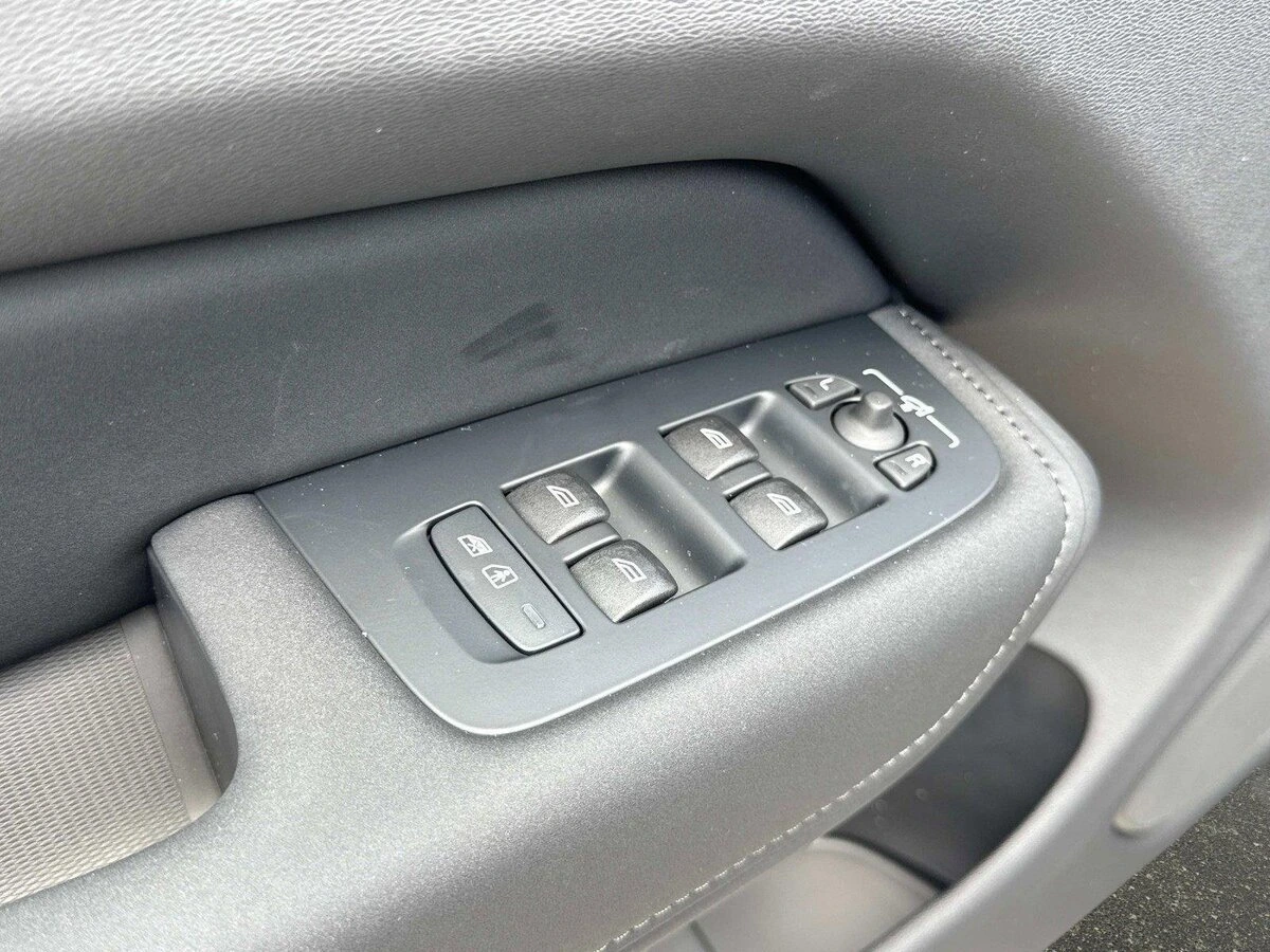 2026 Volvo - image 17