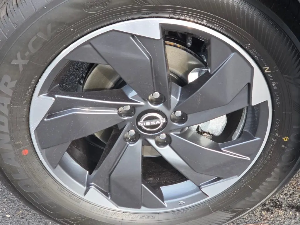 2026 Nissan Rogue SV photo 18