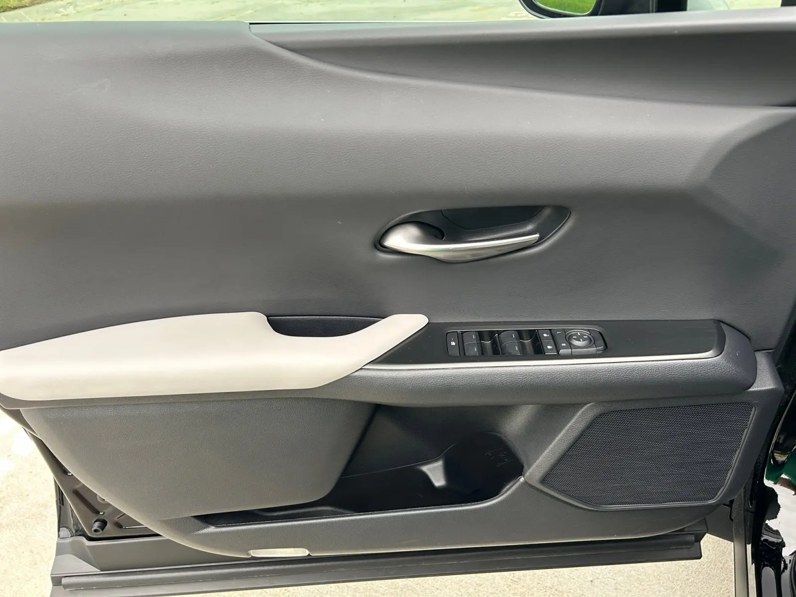 2025 Lexus UX F SPORT Design photo 18