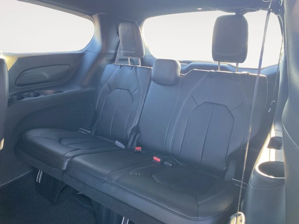 2026 Chrysler Pacifica Select - Photo 23