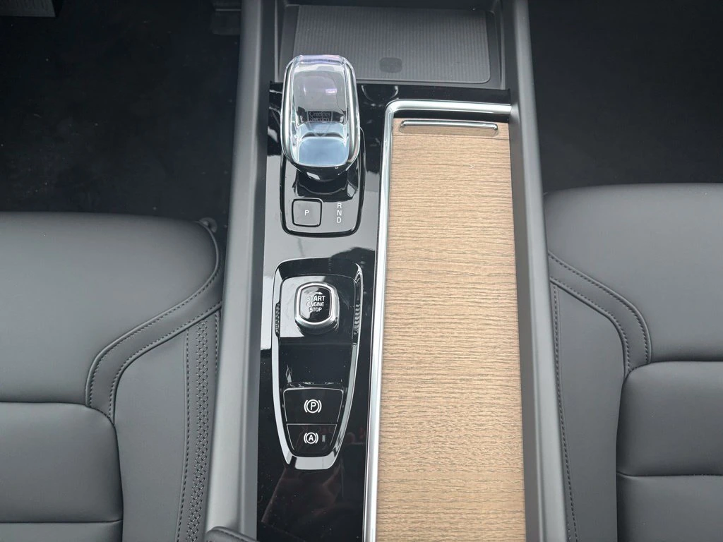 2026 Volvo XC60 Plus - Photo 13