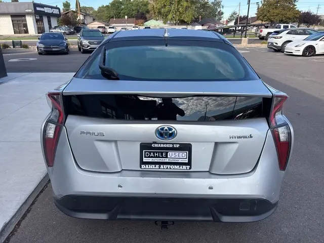 2017 Toyota Prius Four photo 6