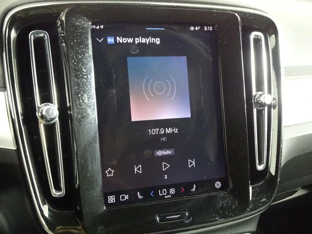 2025 Volvo - image 34