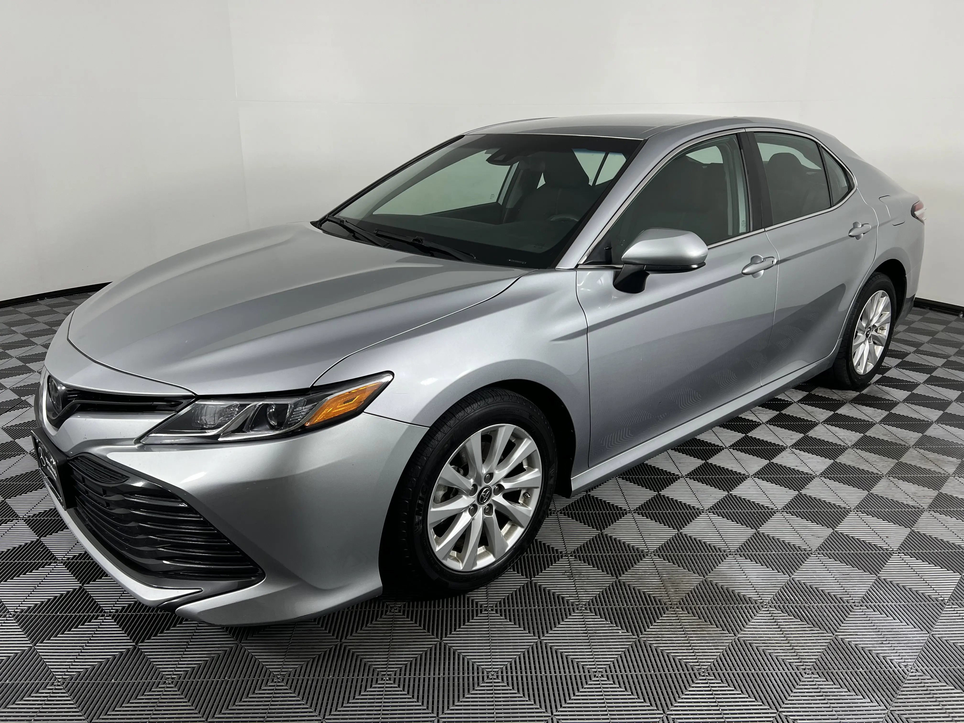 2019 Toyota Camry LE photo 6