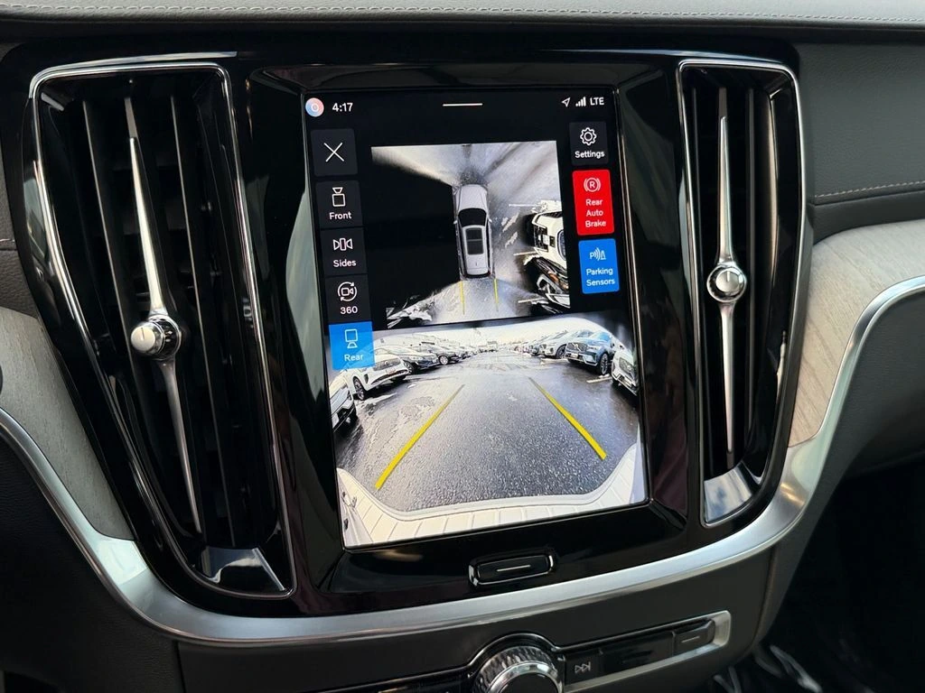 2025 Volvo - image 22