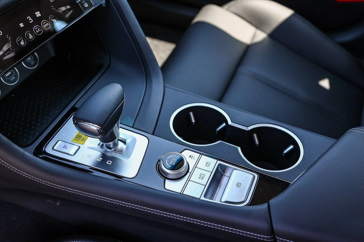 2026 GENESIS G70 Standard - Photo 20