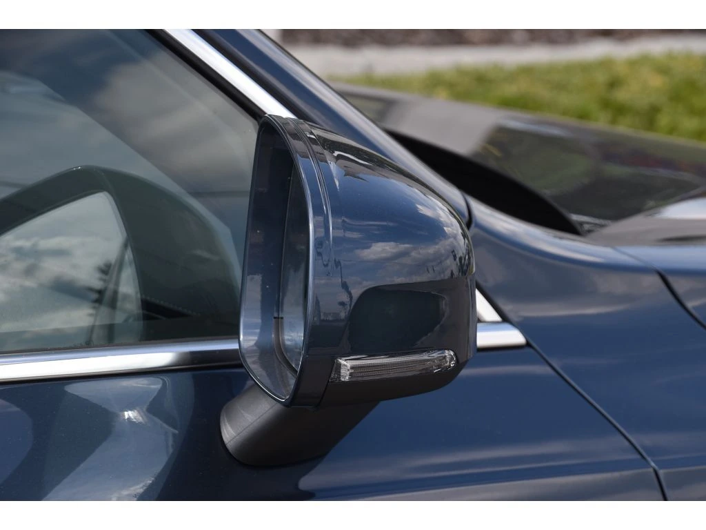 2026 Volvo - image 31