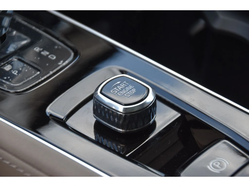 2026 Volvo - image 38