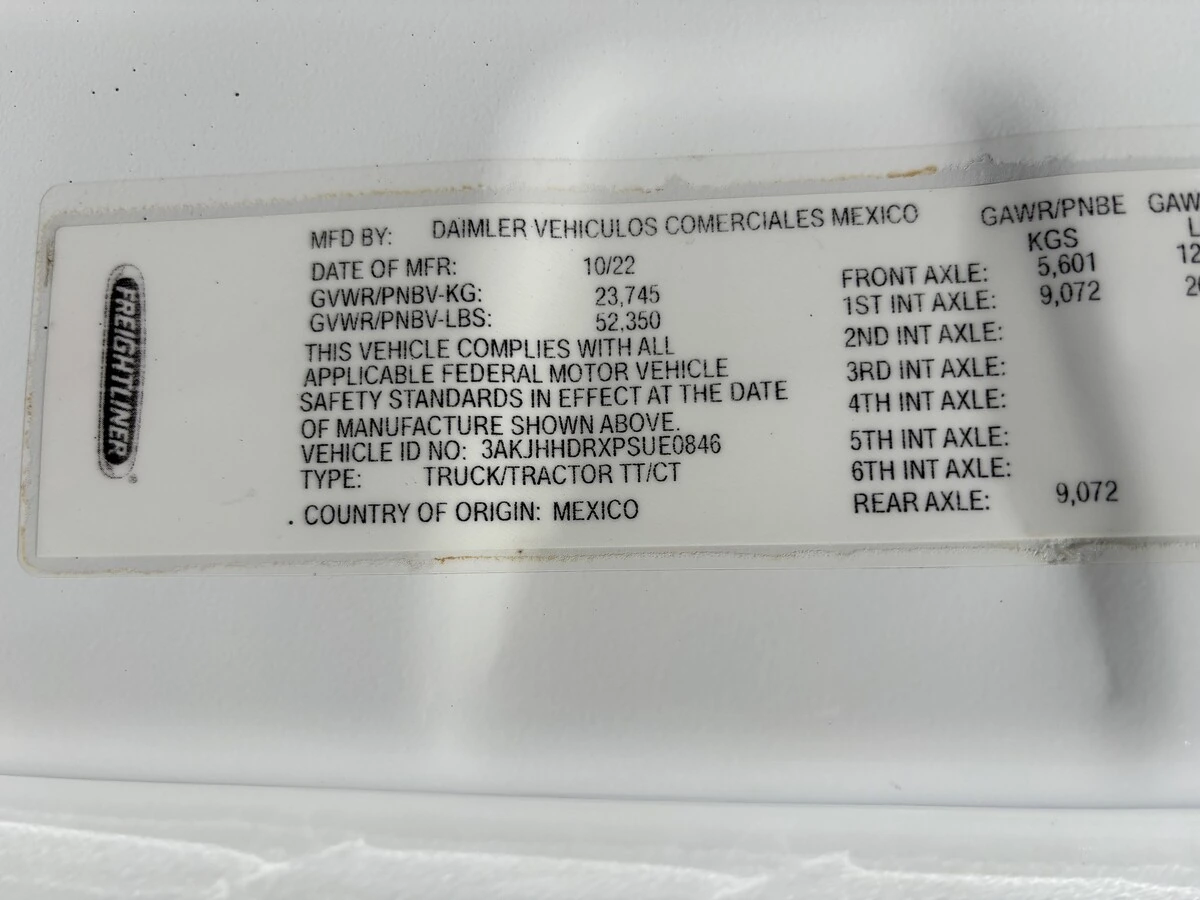 2023 Freightliner Cascadia - image 3