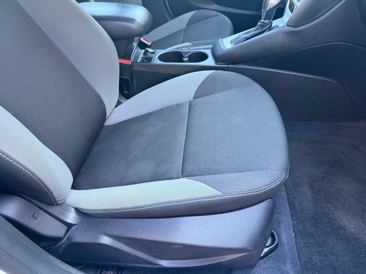 2014 Ford Focus SE - Photo 18