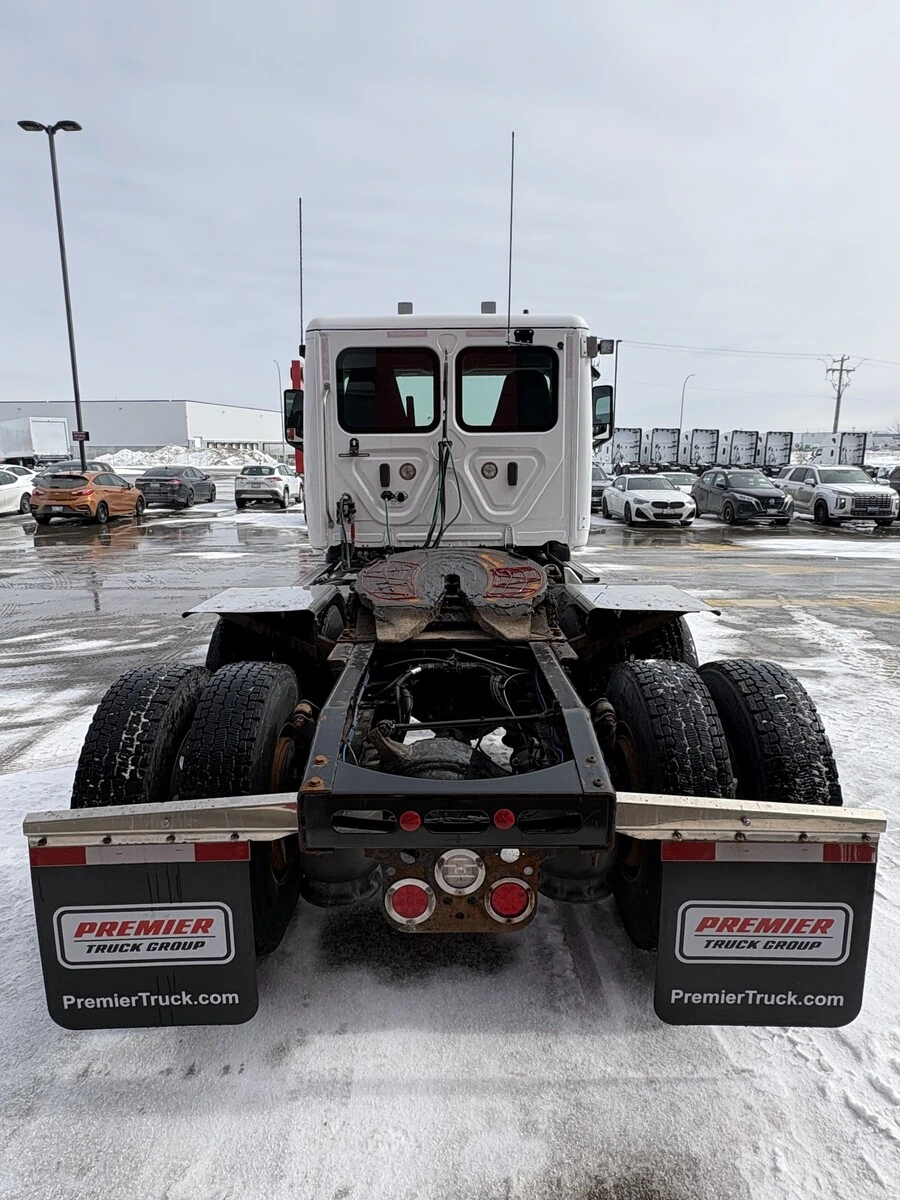 2021 Freightliner Cascadia - image 6