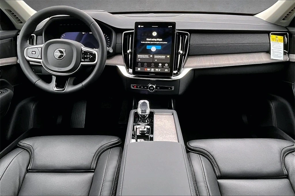 2026 Volvo - image 5