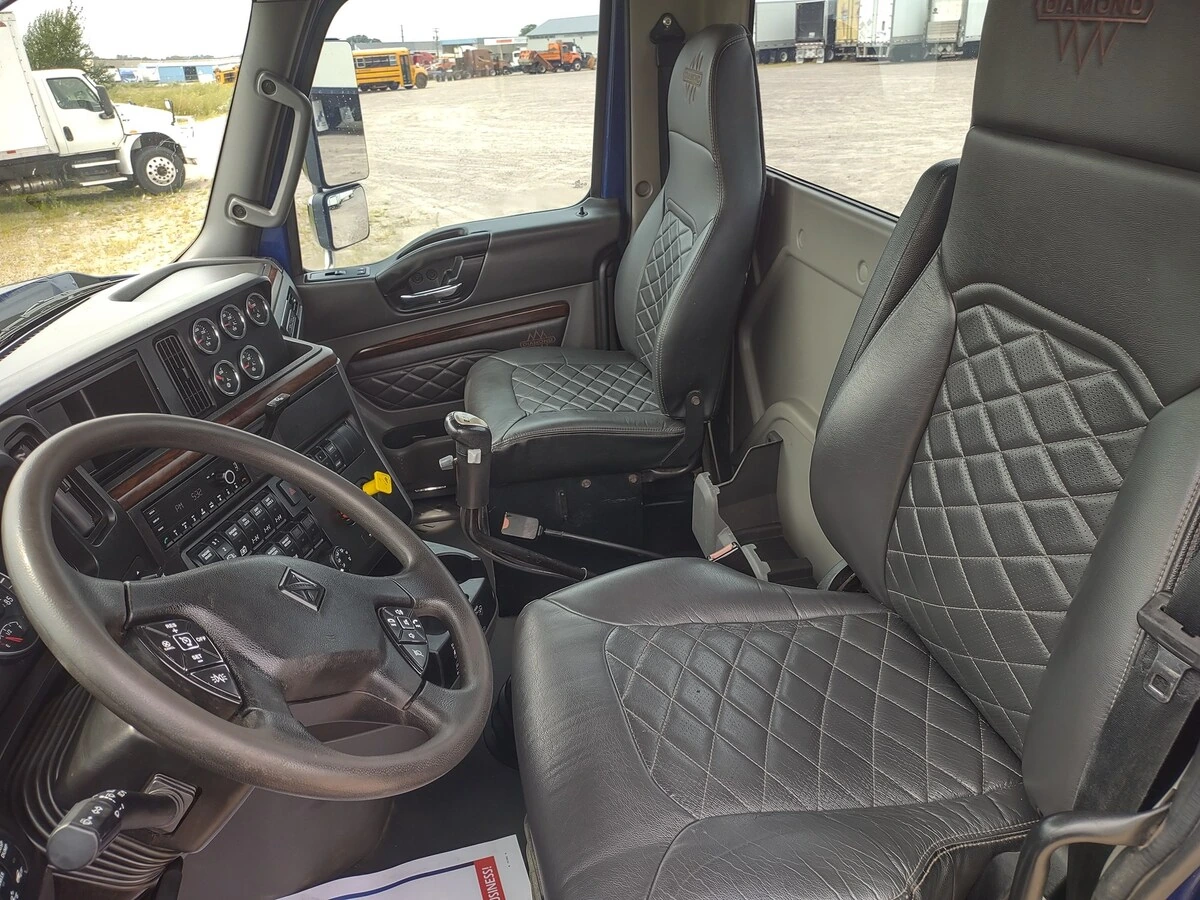 2023 International HX in Marshfield, WI — photo 8