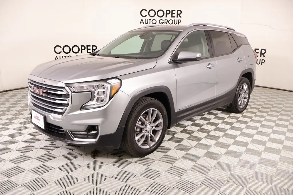 2024 Gmc Terrain SLT photo 2