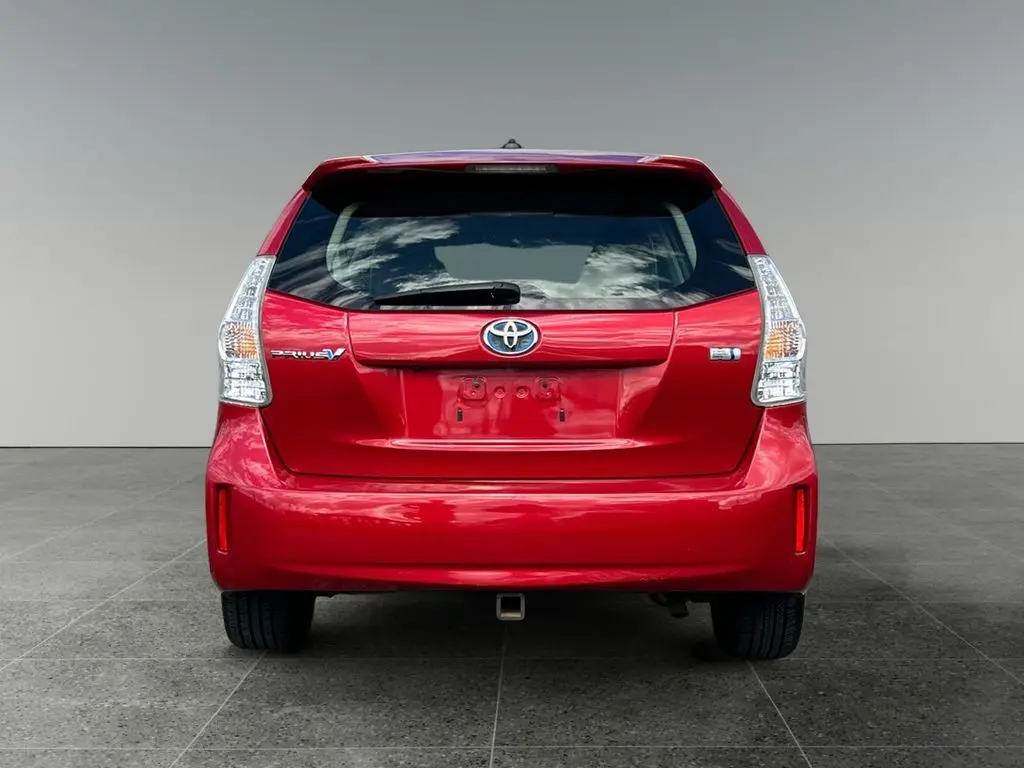 2014 Toyota Prius V Five photo 6