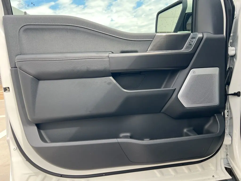 2025 Ford F-150 Lariat photo 14