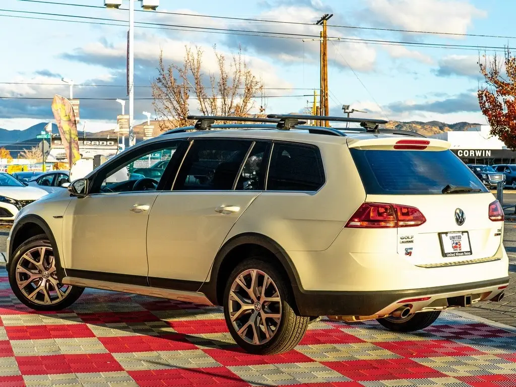 2017 Volkswagen Golf Alltrack TSI SEL 4Motion photo 4